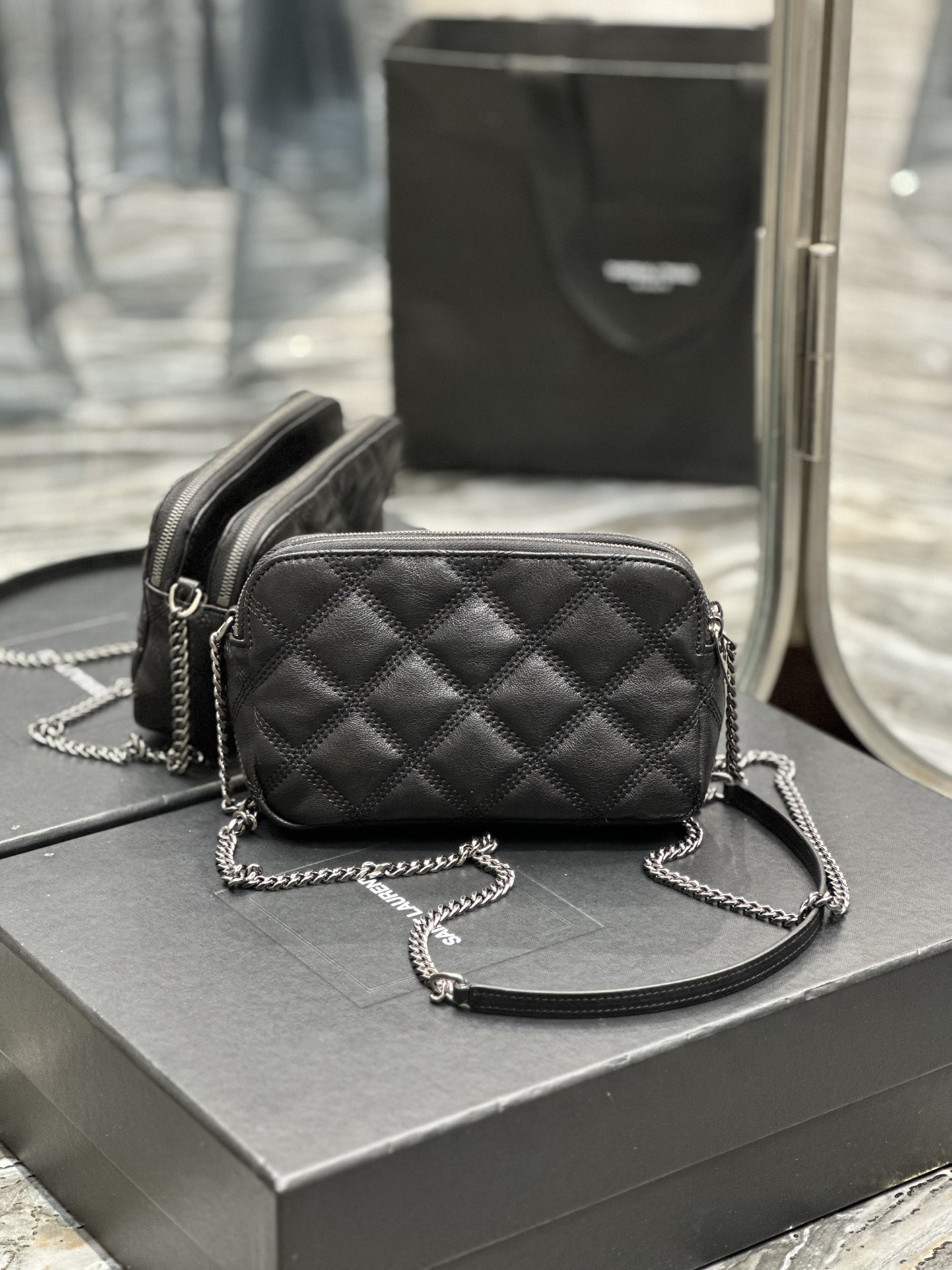 Handbags SAINT LAURENT 698567 size 19x11x5 cm - vstockx