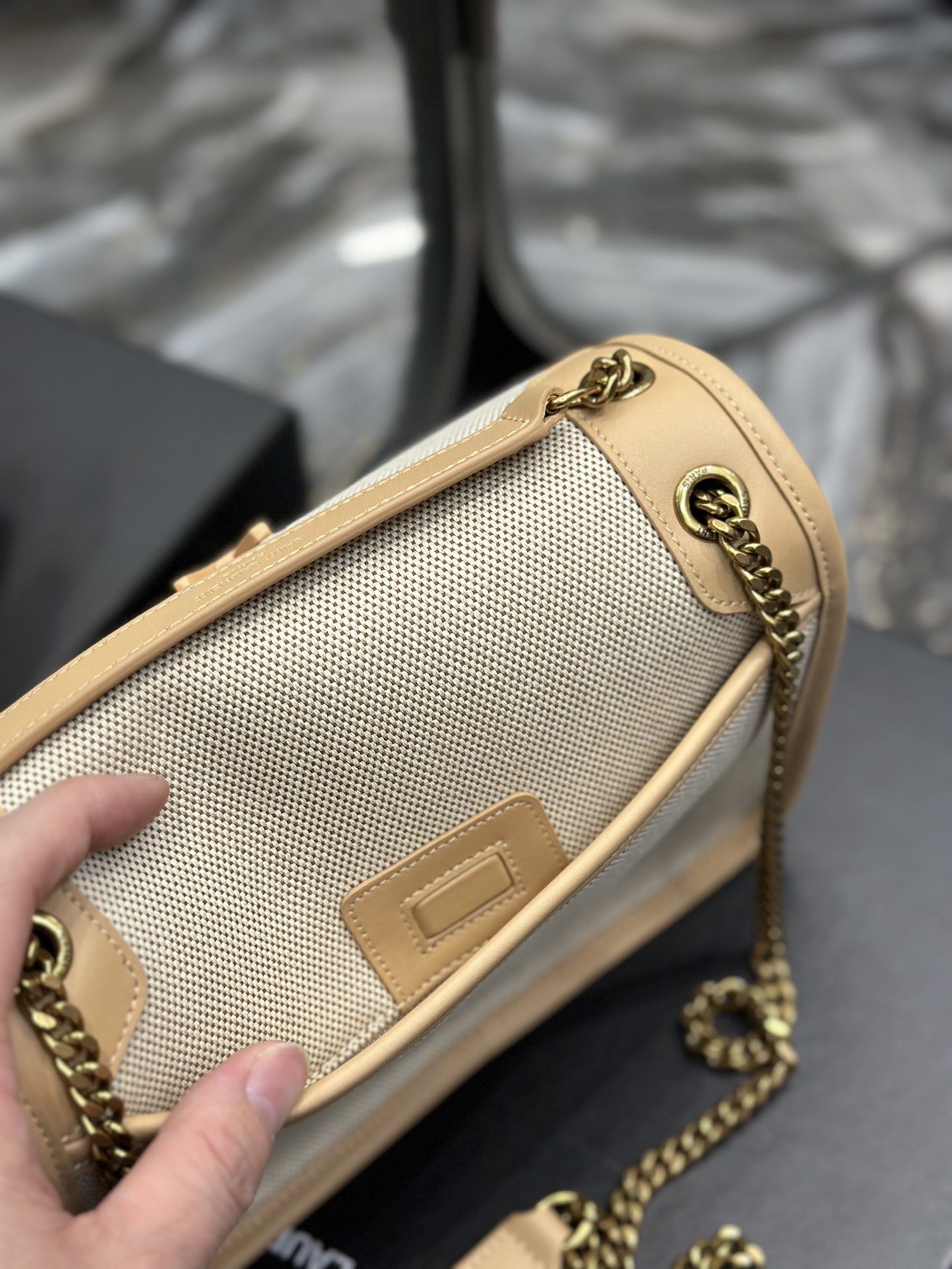 Handbags SAINT LAURENT 533037 size 22x16.5x7.5 cm - vstockx