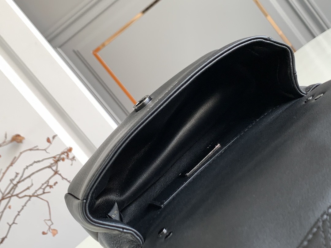 Handbags Bvlgari 2910850801 size:18*12*8 cm - vstockx