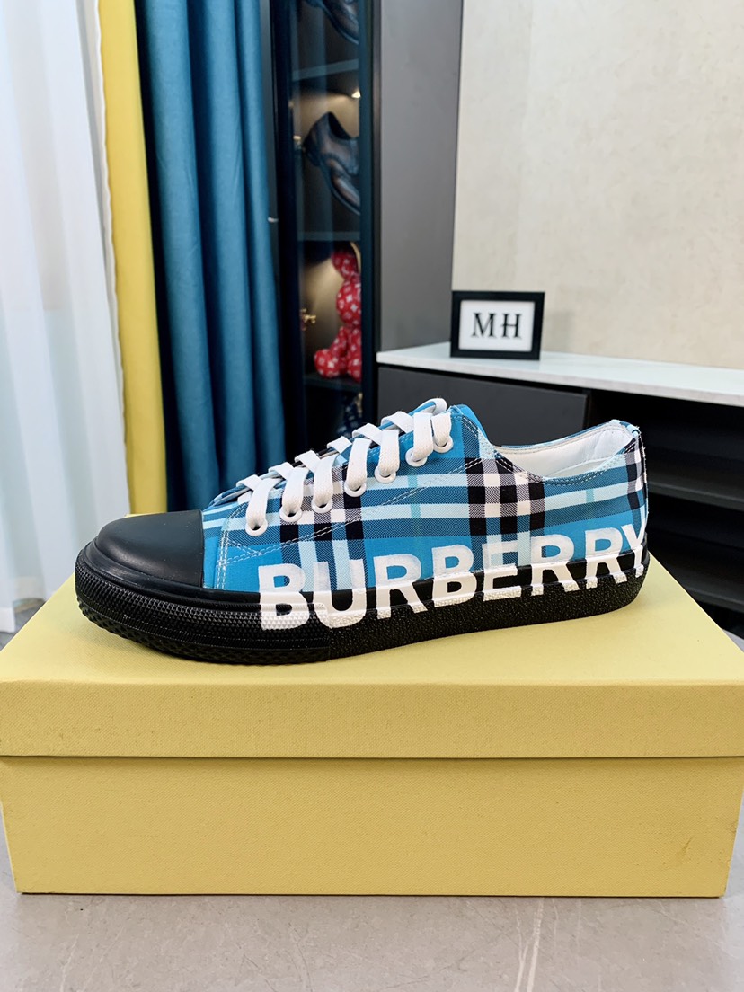 Burberry Perforated Check Sneaker 34 - vstockx