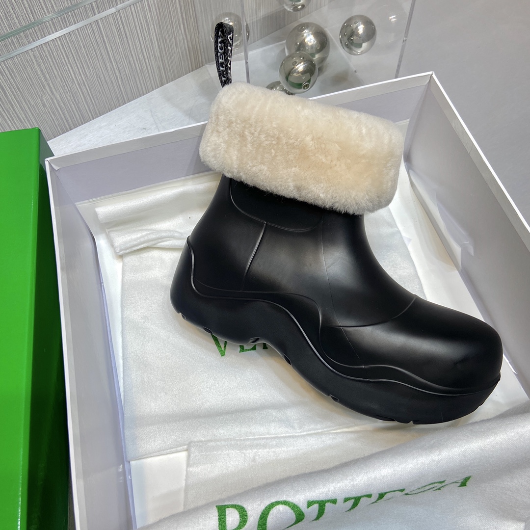 Bottega Veneta Boots 11 - vstockx