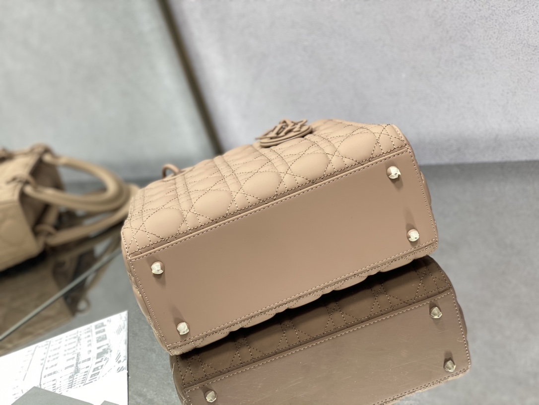 Handbag Dior size 24 cm - vstockx
