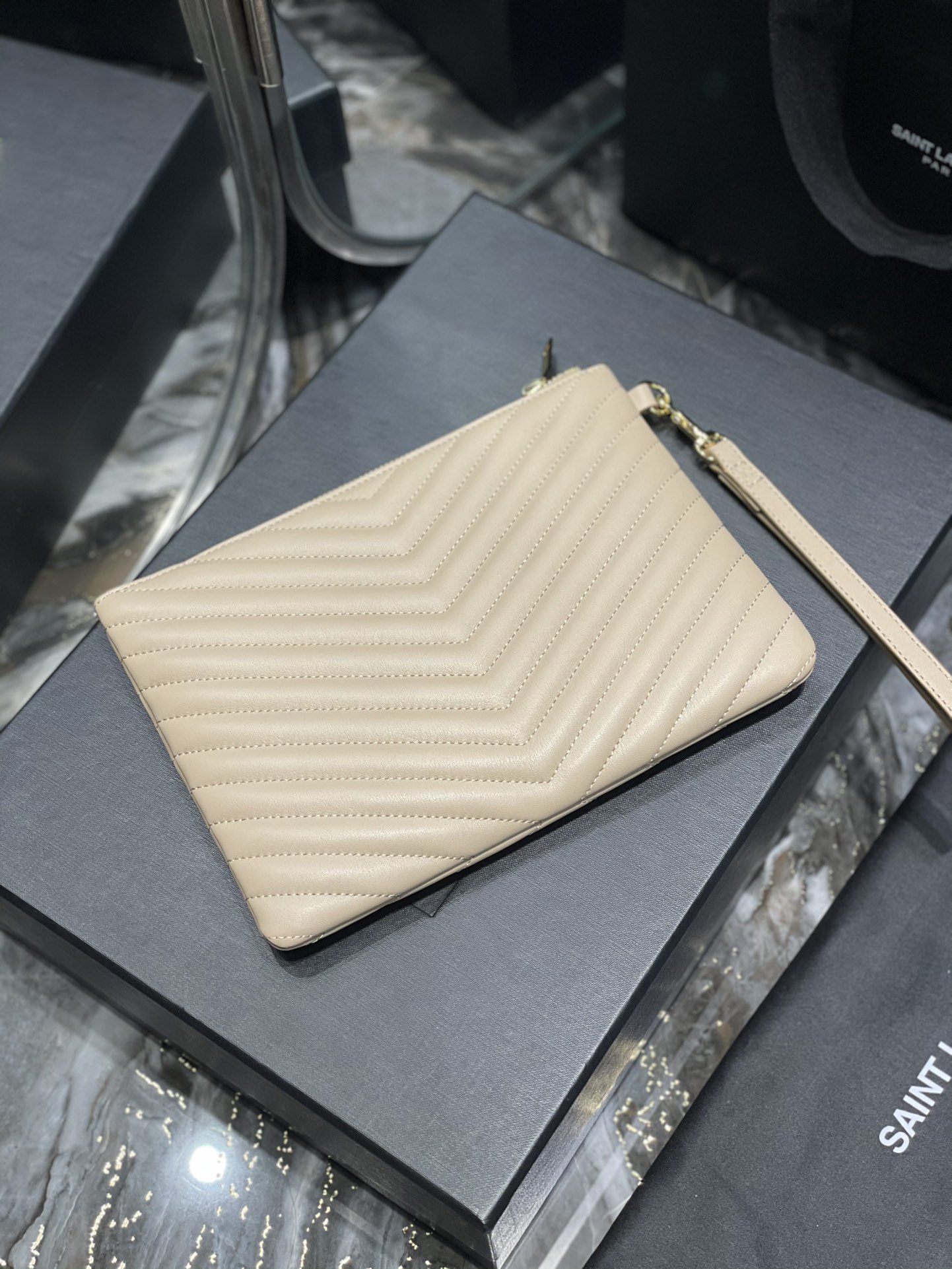 Handbags SAINT LAURENT 379039 size 24  17.5  1.5 cm - vstockx