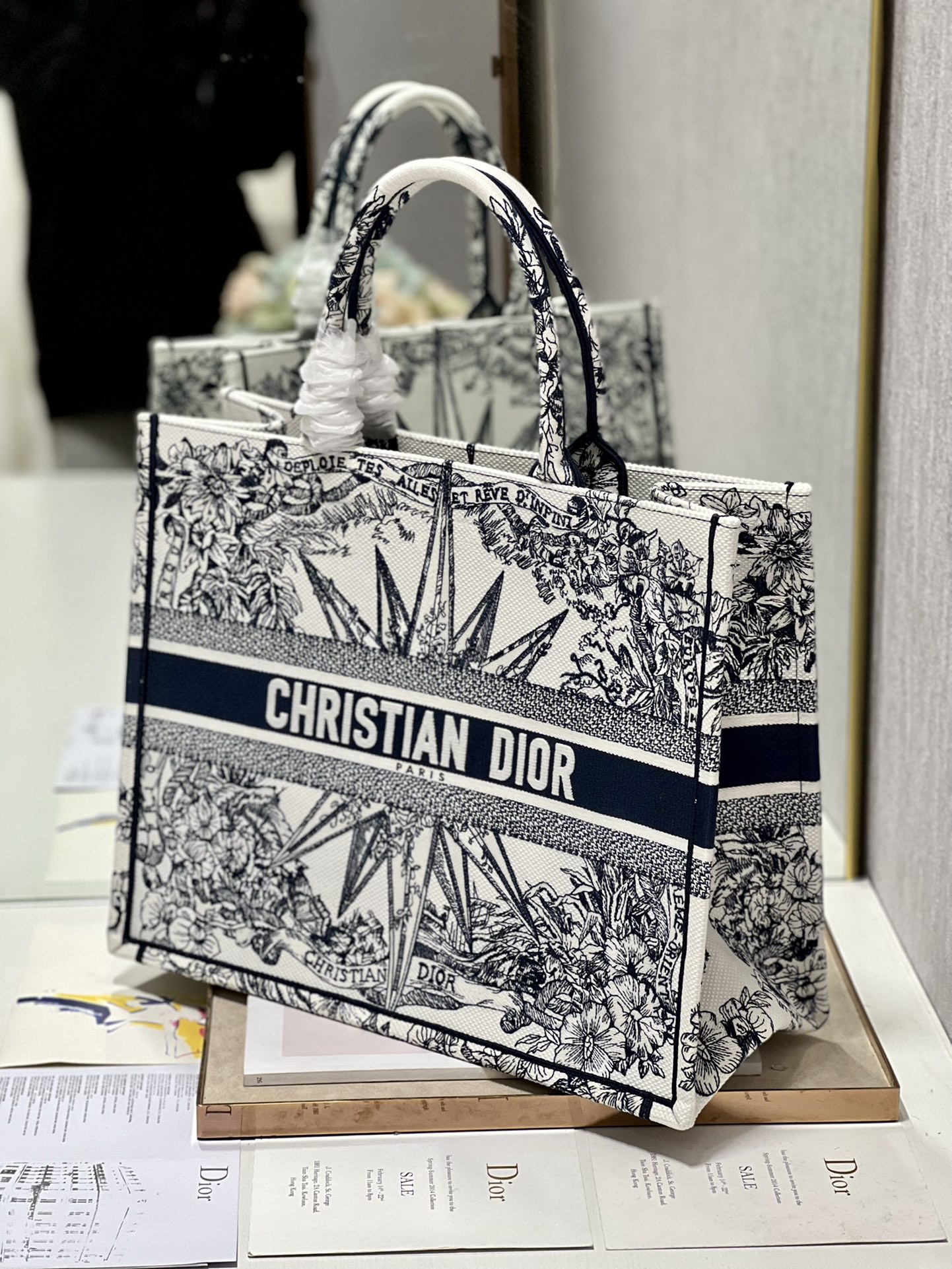 Handbag Dior 1286 size 42  35  18.5 cm - vstockx