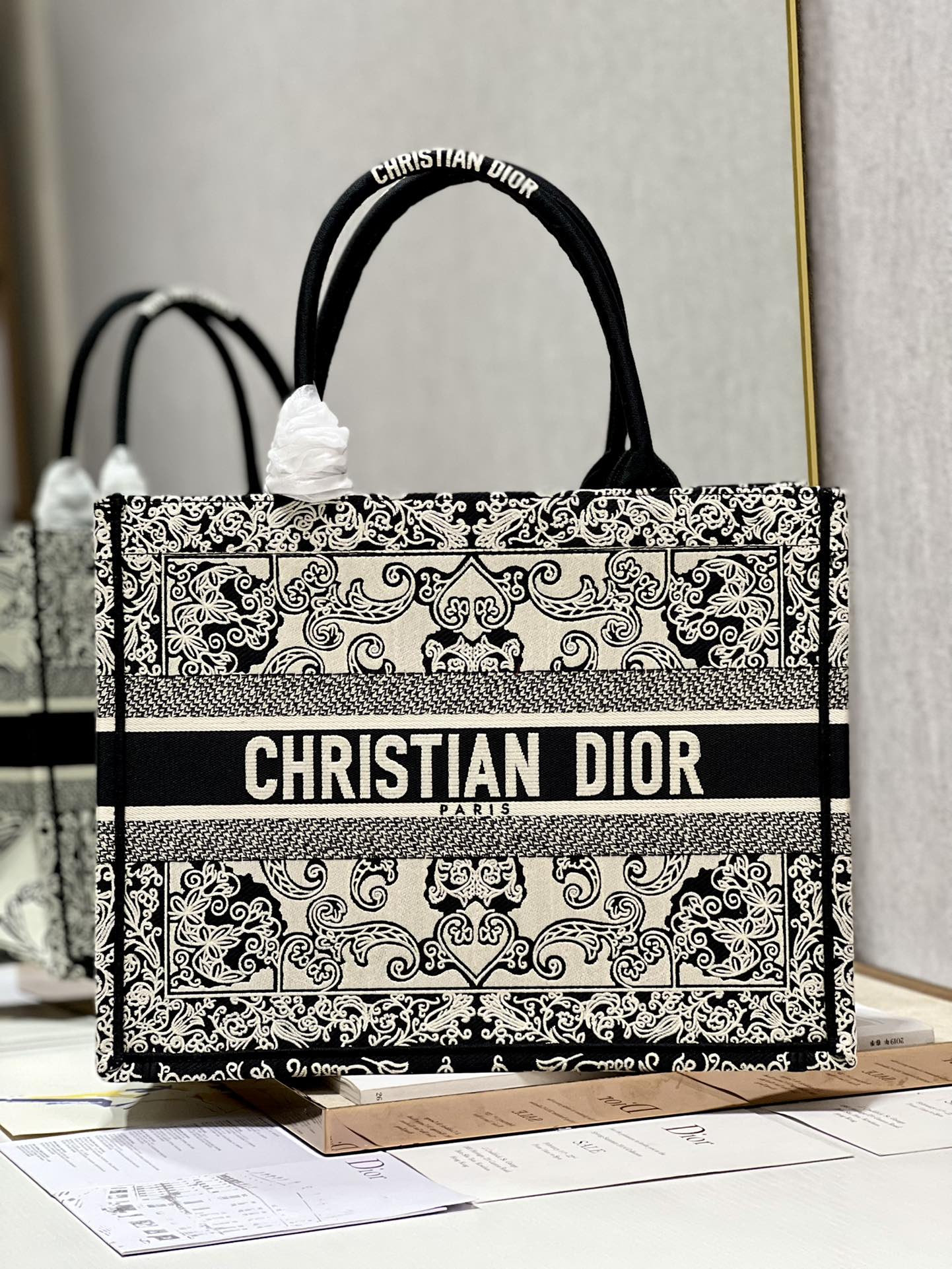 Handbag Dior 1286 size 36  28 cm - vstockx