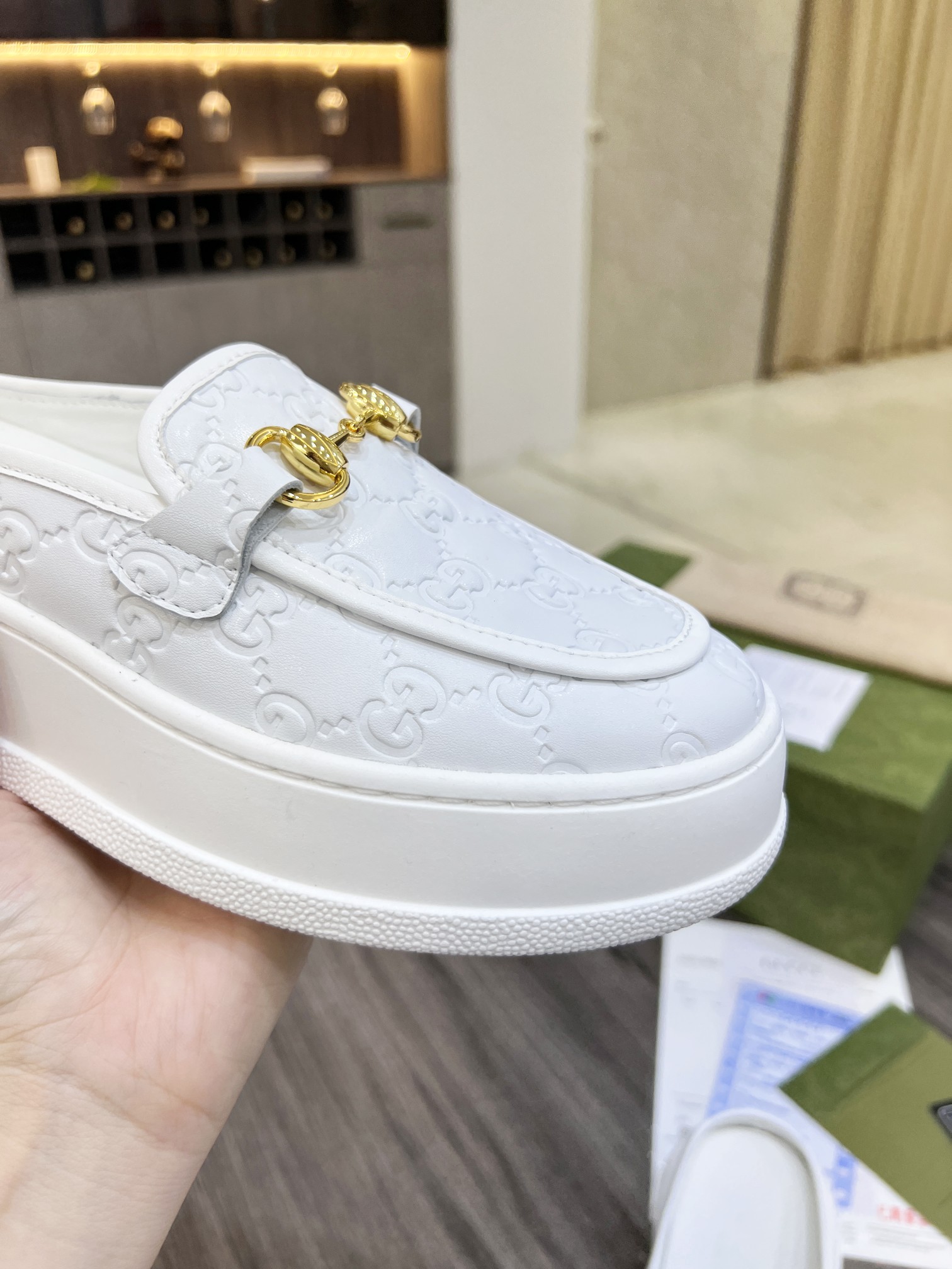 Gucci Women's WOMEN 6 - vstockx