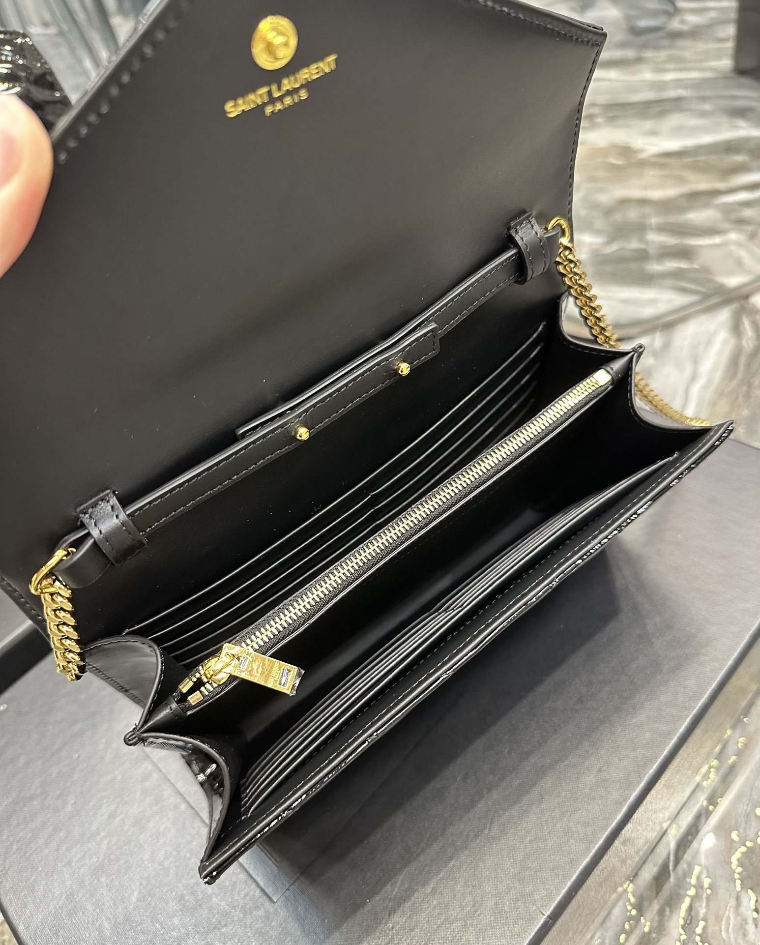 Handbags SAINT LAURENT 377828 size 22.5x14x4 cm - vstockx