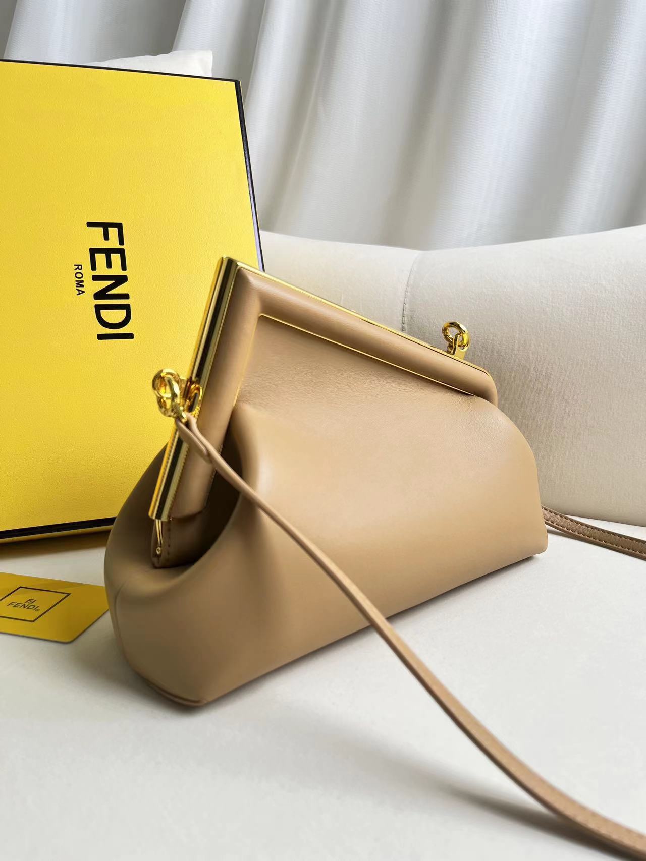 handbags FENDI 2218 size:18*26*9.5cm - vstockx