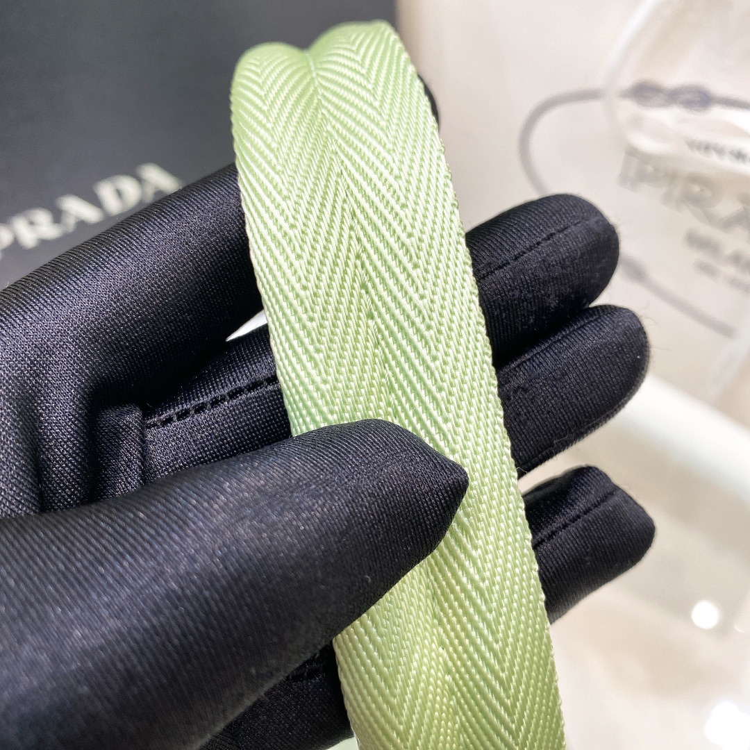 handbags prada Hobo 1NE515 Re-edition 2000 Size:22*17*6 - vstockx