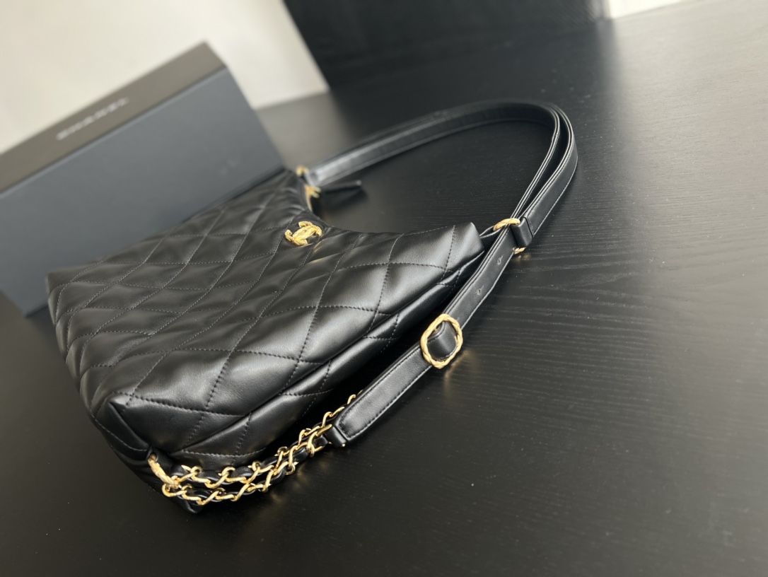 Handbag Chanel size 30cmx37cmx8 cm - vstockx