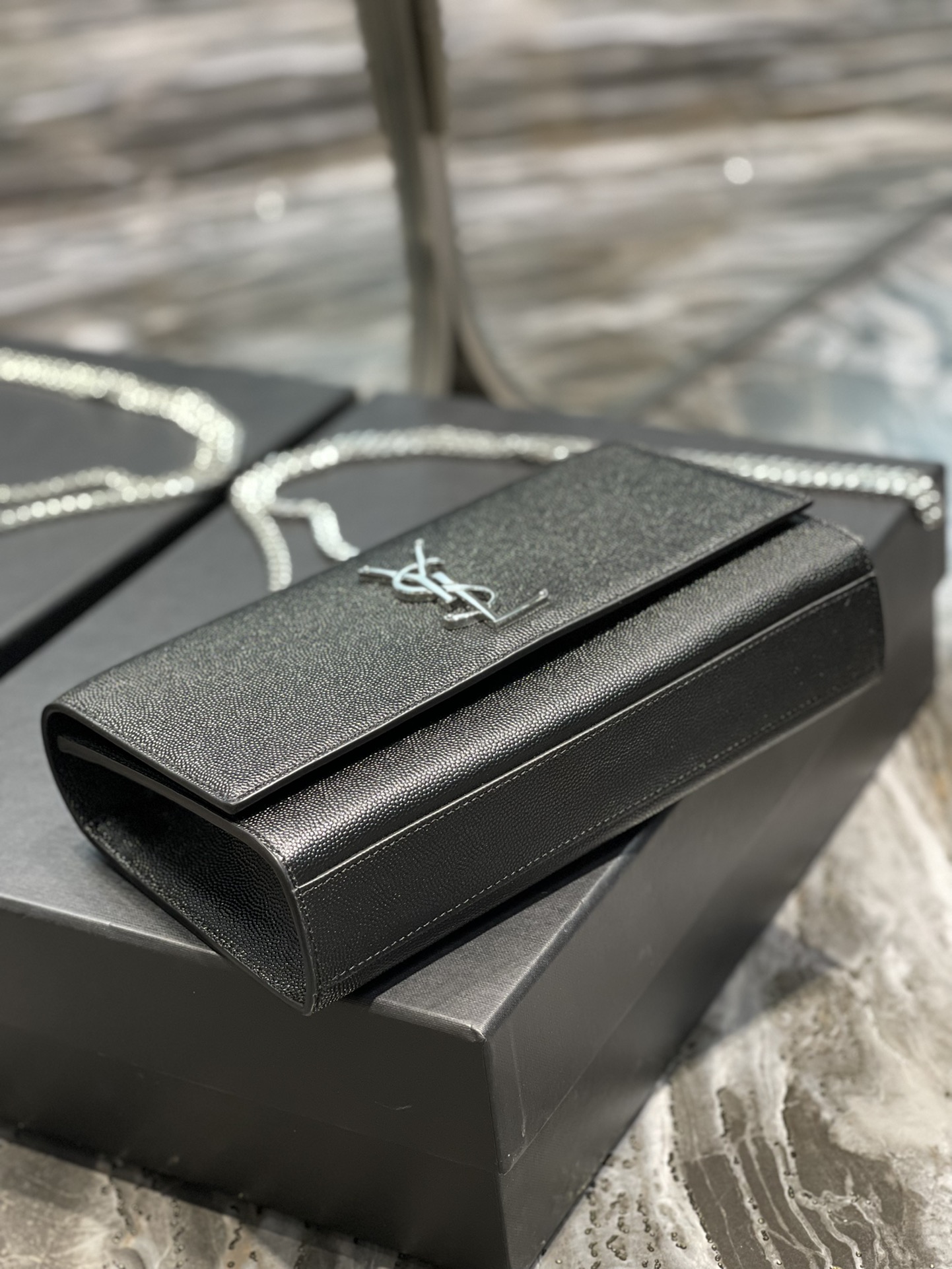 Handbags SAINT LAURENT 364021 size 24x14.5x5 cm - vstockx