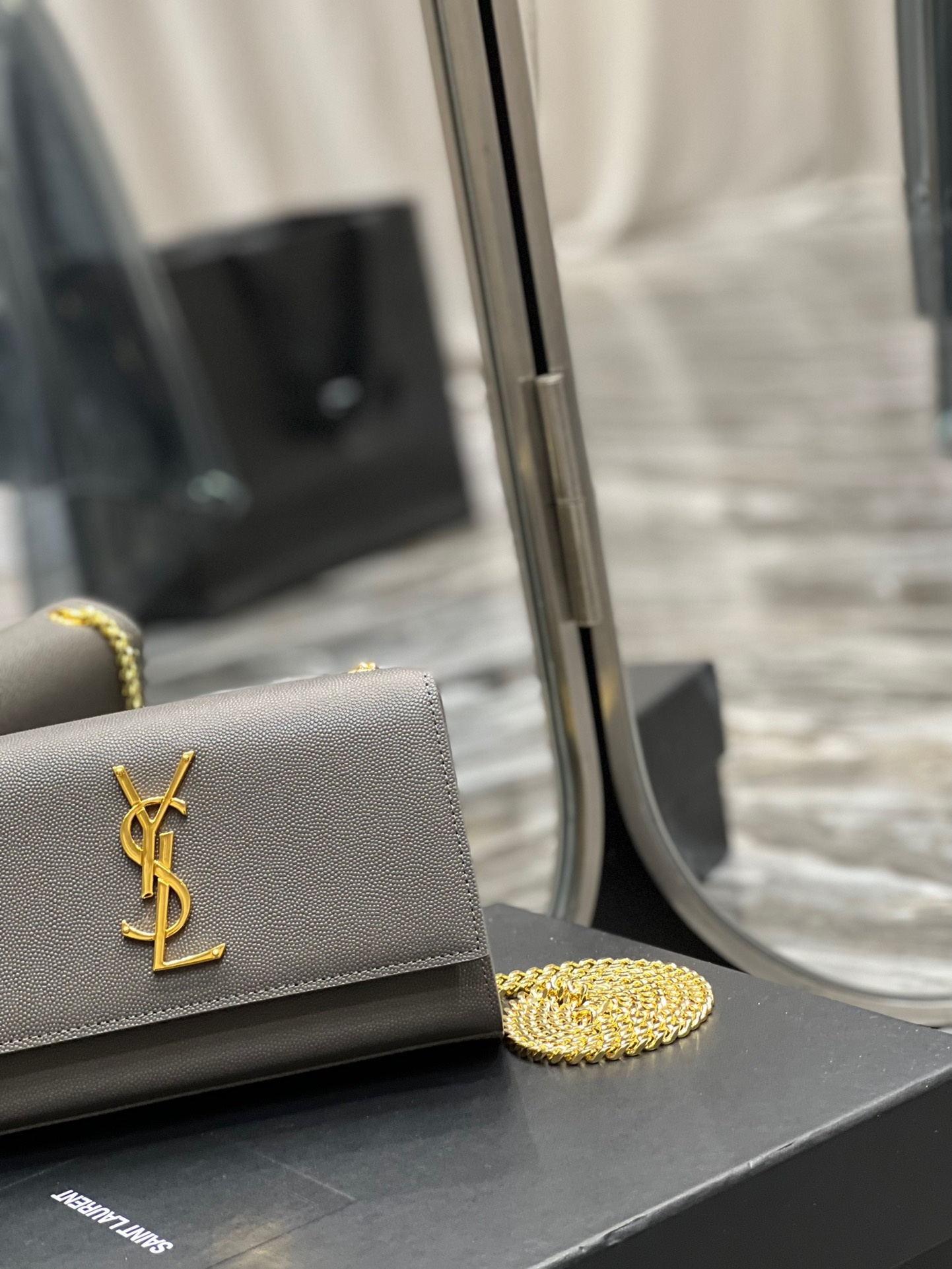 Handbags SAINT LAURENT 469390 size 20x13.5x5.5 cm - vstockx