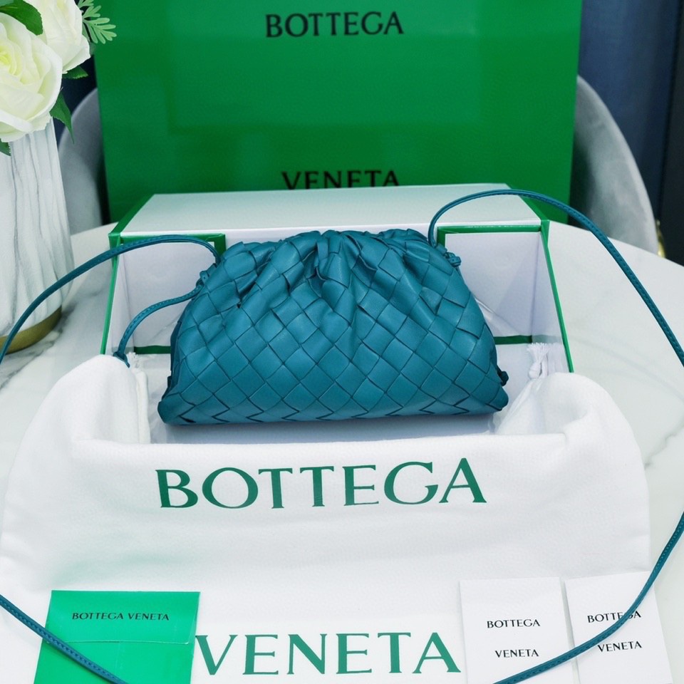 handbags Bottega Veneta The pouch size:23*13*8 - vstockx