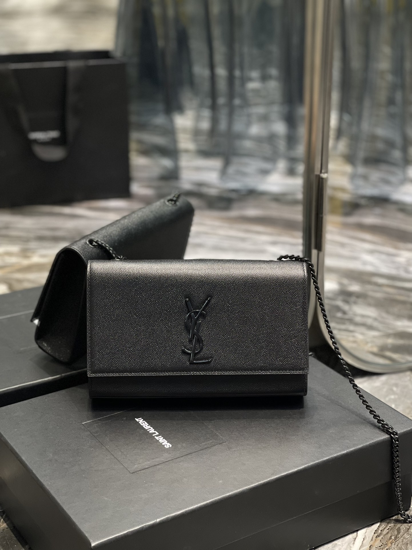 Handbags SAINT LAURENT 364021 size 24x14.5x5 cm - vstockx