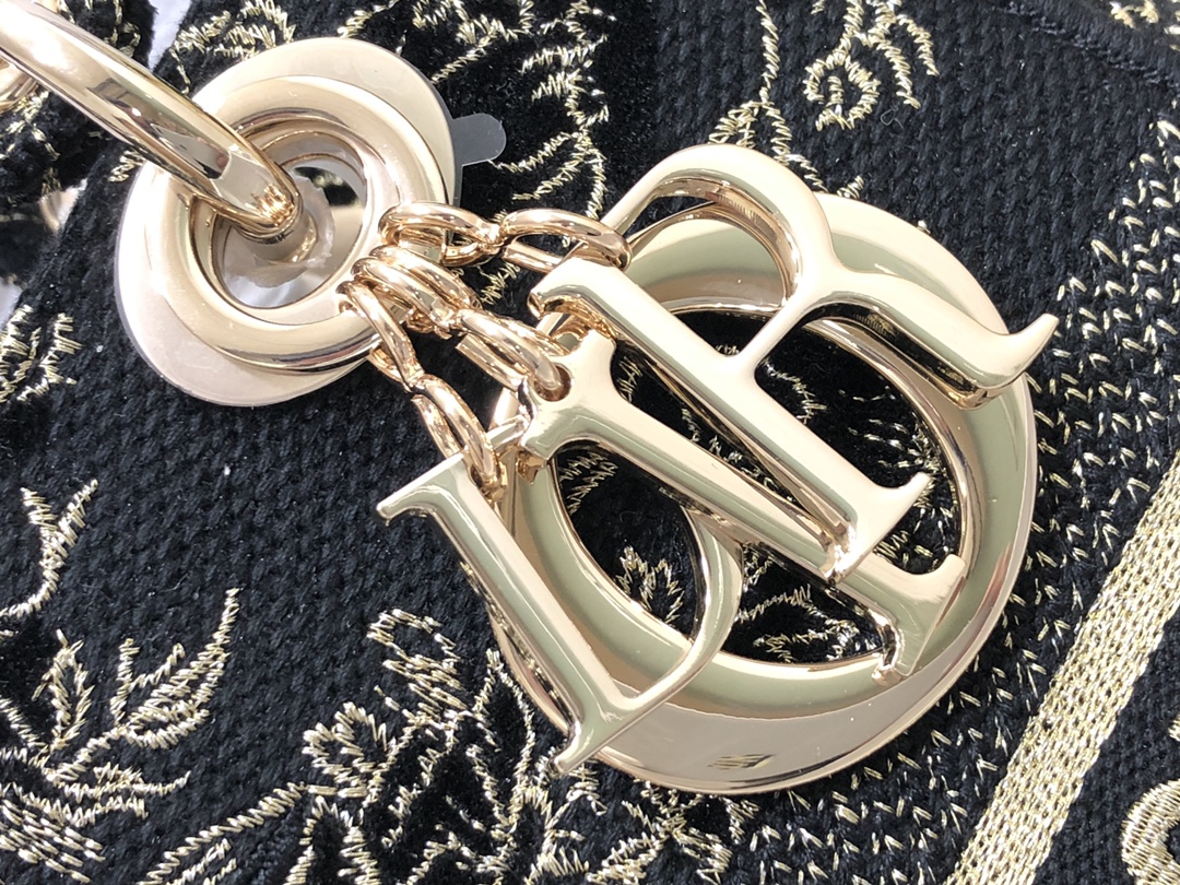 Handbag Dior M0565 size 24 x 20 x 11 cm - vstockx