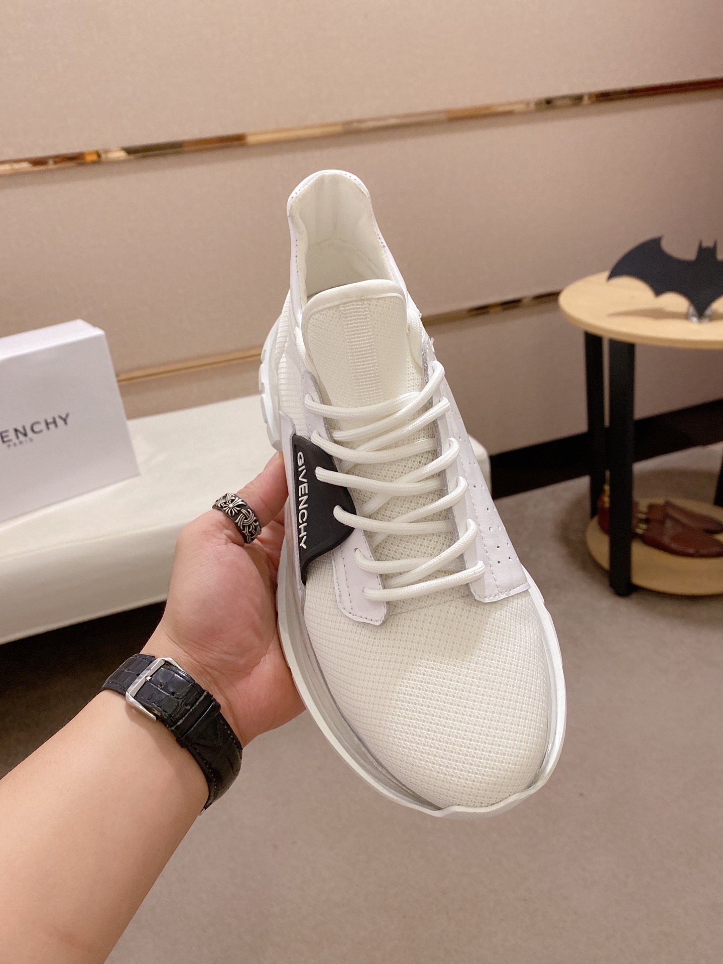 Givenchy Spectre Zip Sneakers 7 - vstockx