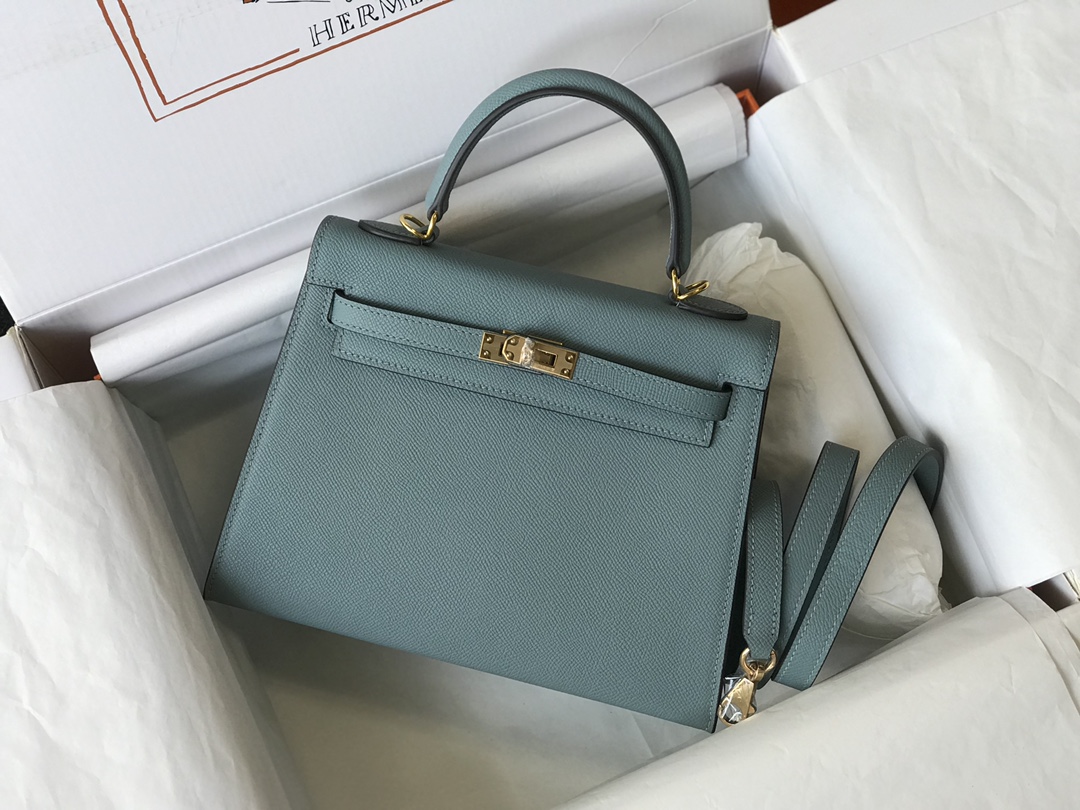 Handbags   . size:25 cm - vstockx