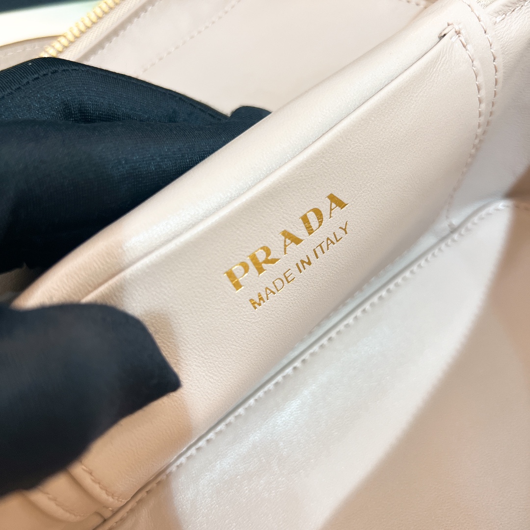 handbags prada 1BH202 18*11.5*7.5 - vstockx