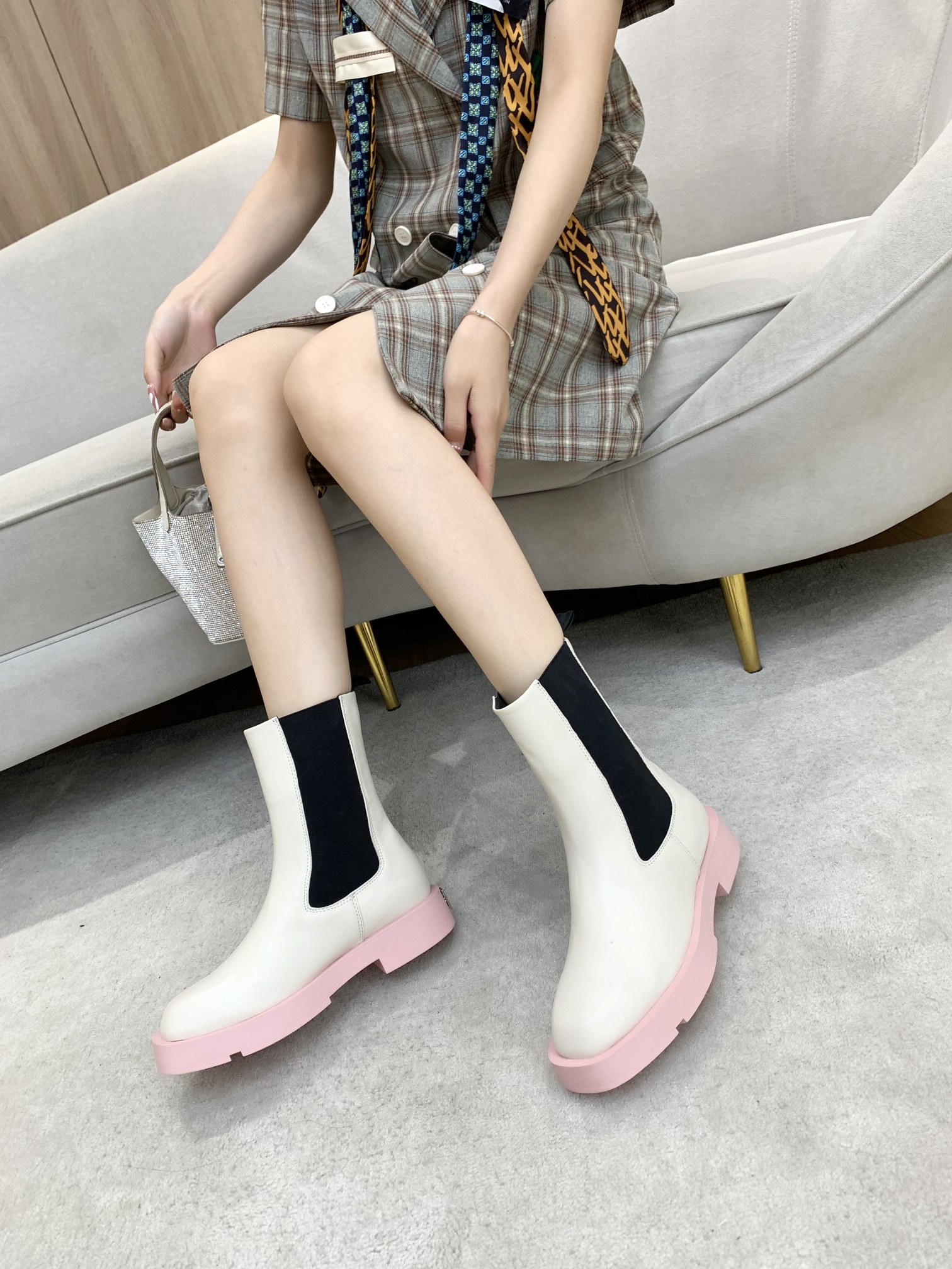 Givenchy Boots 24 - vstockx