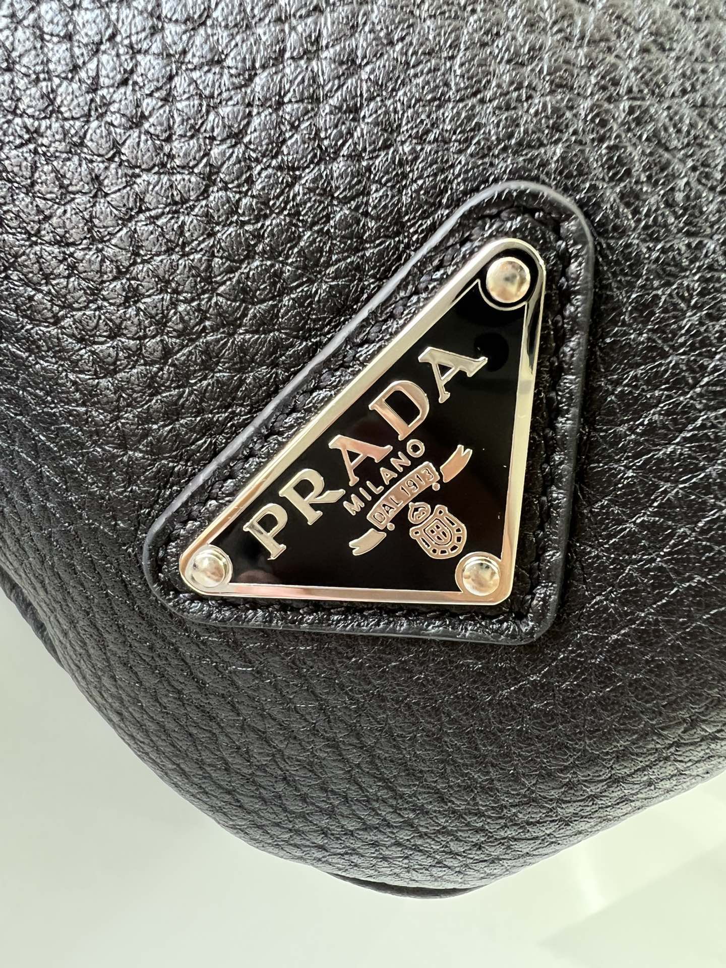 handbags prada 2VH165 26*23*11 - vstockx