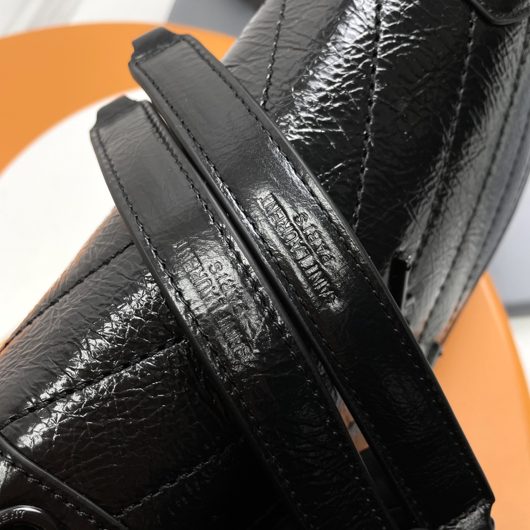 Handbags SAINT LAURENT 533037 size 22x16.5x12 cm - vstockx