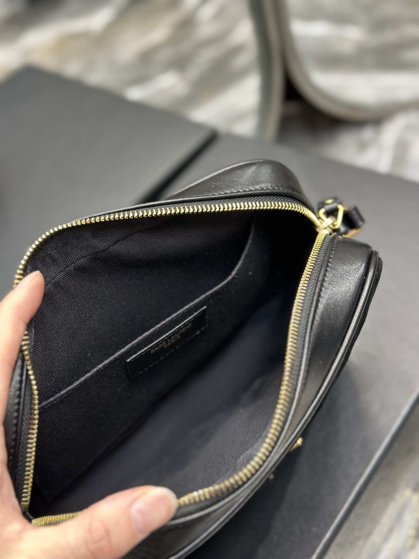 Handbags SAINT LAURENT 520534 size 23x16x6 cm - vstockx