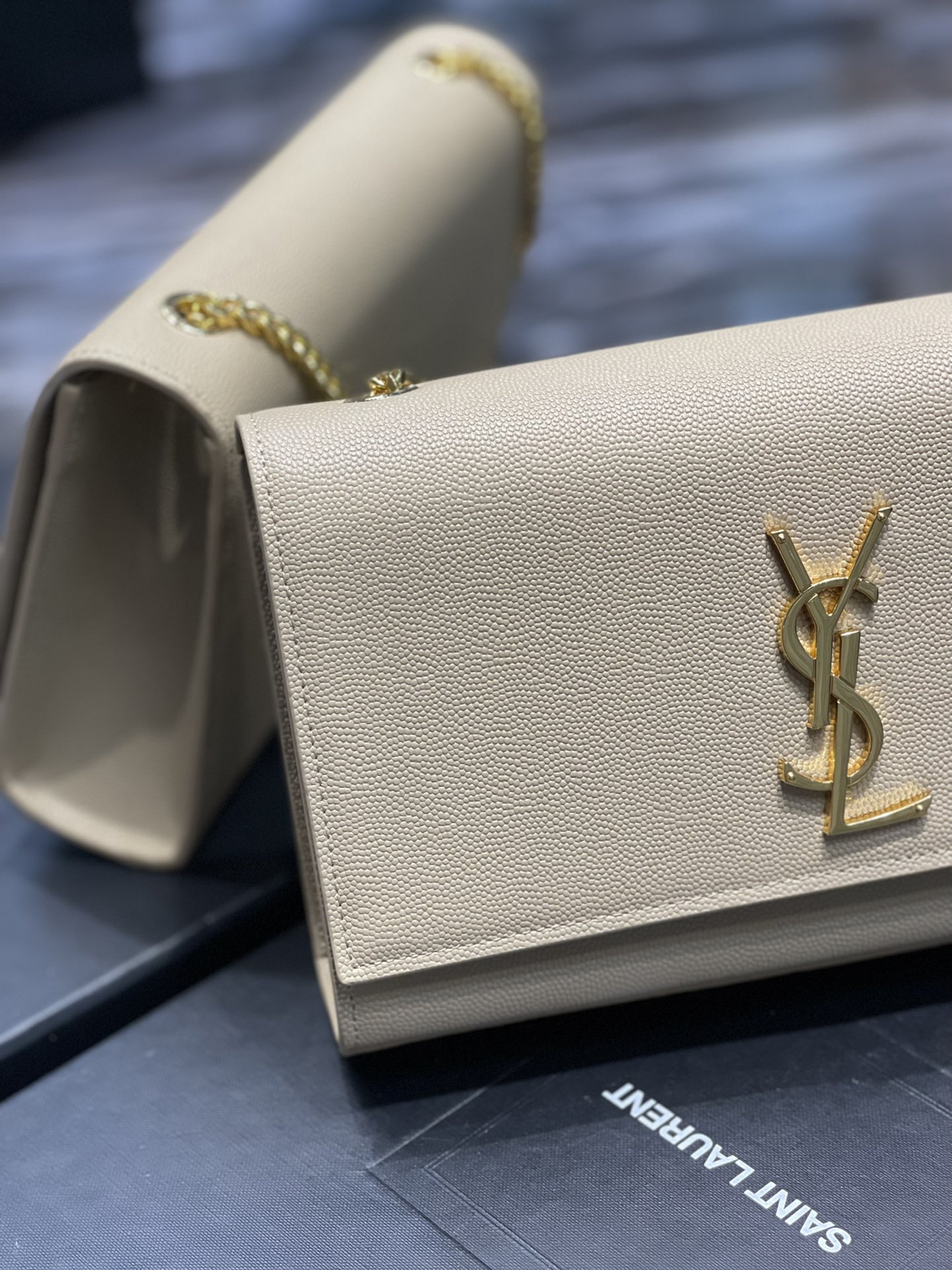 Handbags SAINT LAURENT 364021 size 24x14.5x5 cm - vstockx