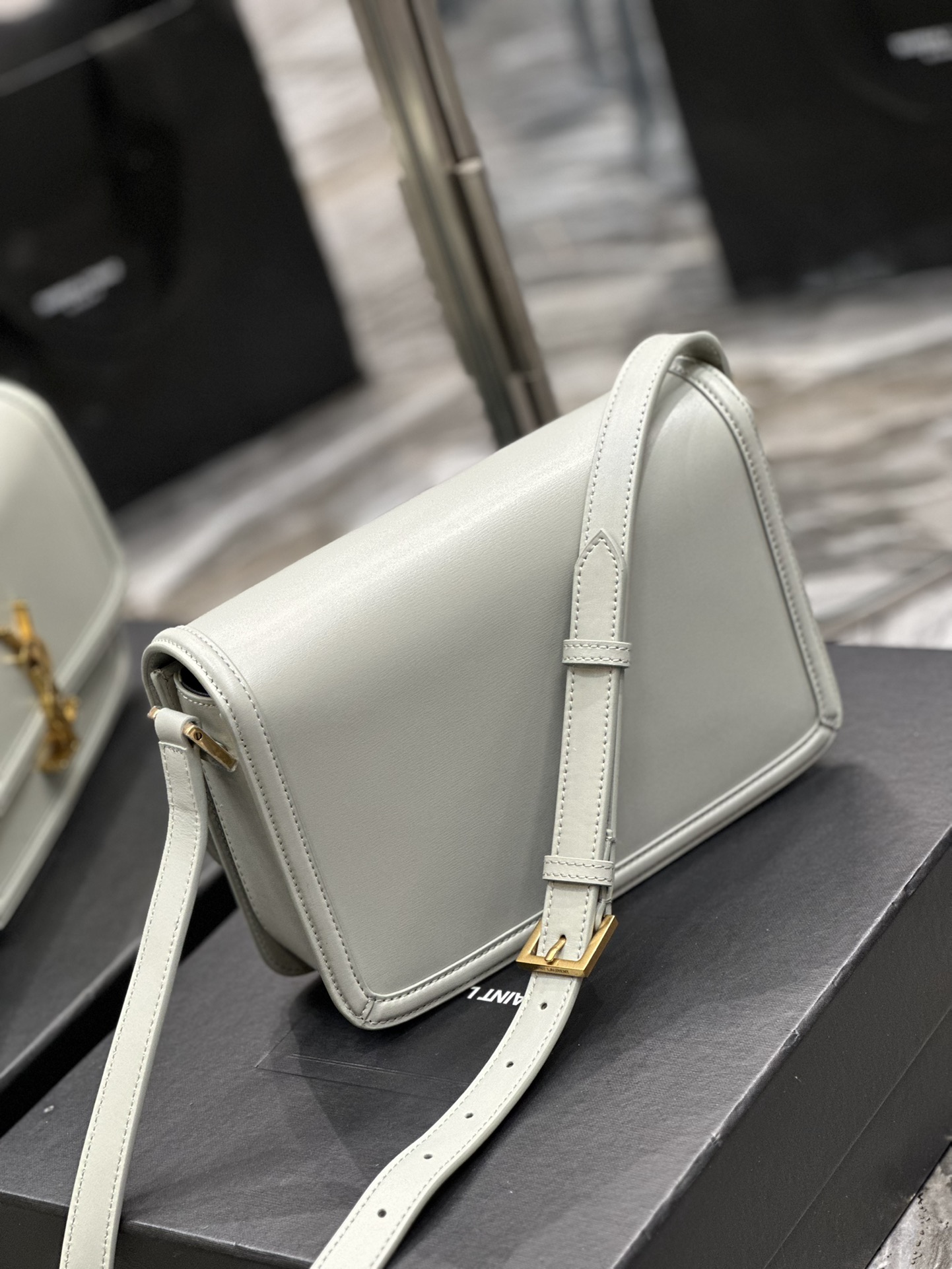 Handbags SAINT LAURENT 634305 size 23x16x6 cm - vstockx