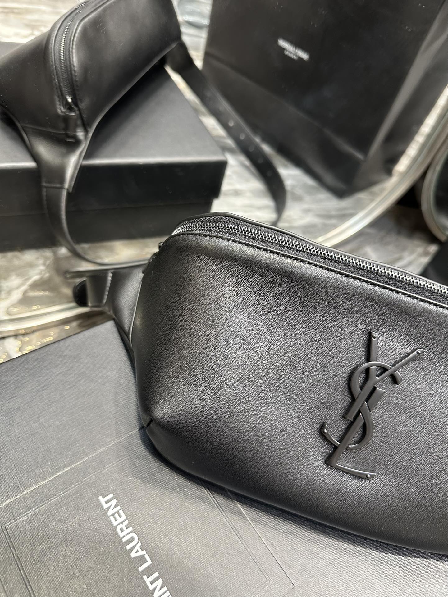 Handbags SAINT LAURENT 569737 size 38  28  13 cm - vstockx