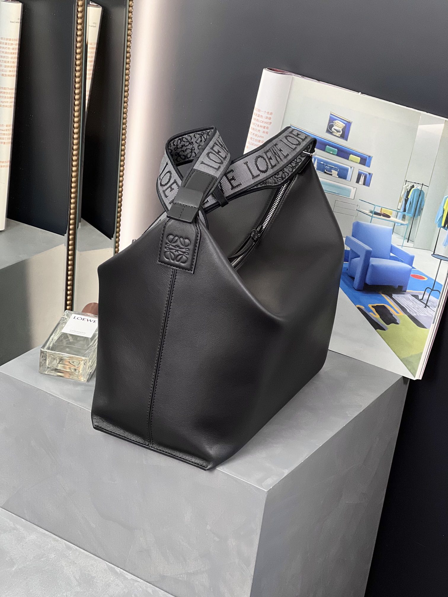 Handbags LOEWE  size:43-13.5-29 cm - vstockx