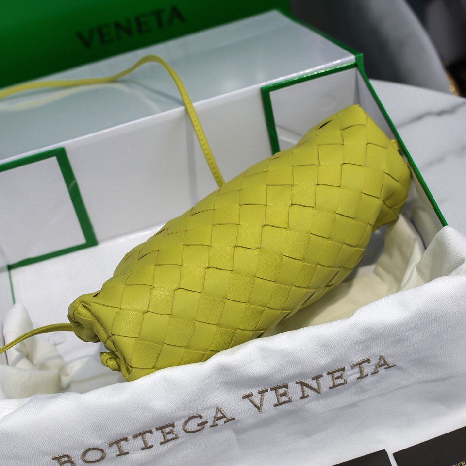 handbags Bottega Veneta The pouch size:23*13*8 - vstockx