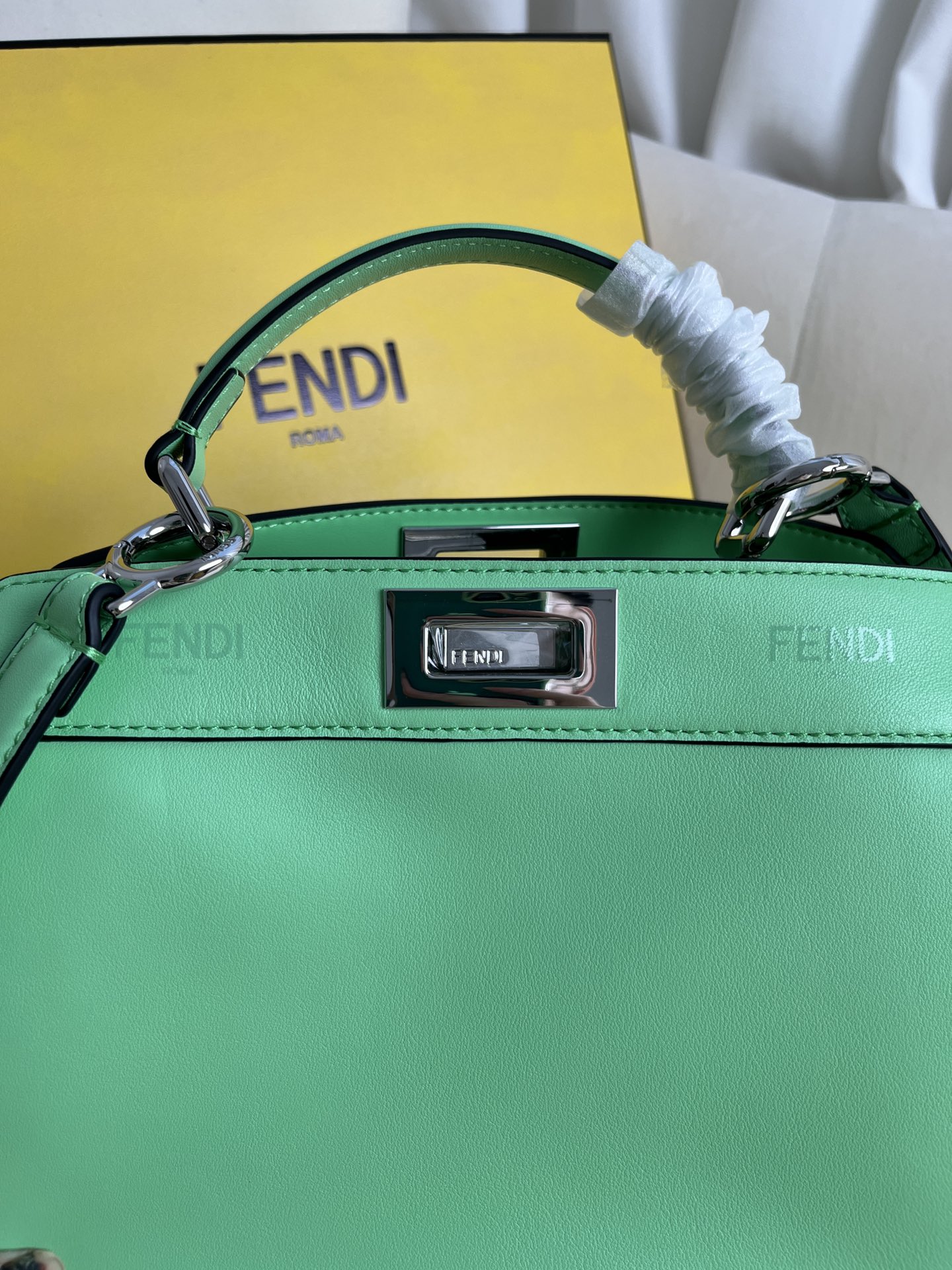 handbags FENDI 210 size:27*11*20cm - vstockx