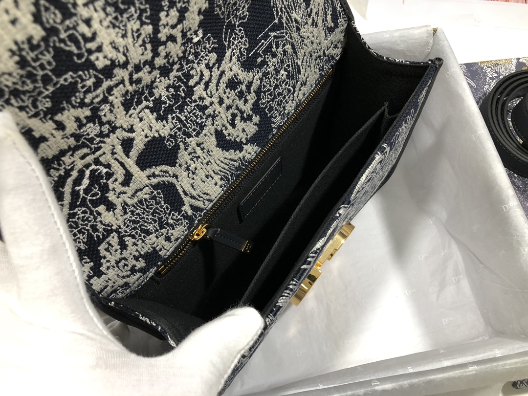 Handbag Dior M9203 size 24 x 17 x 8 cm - vstockx