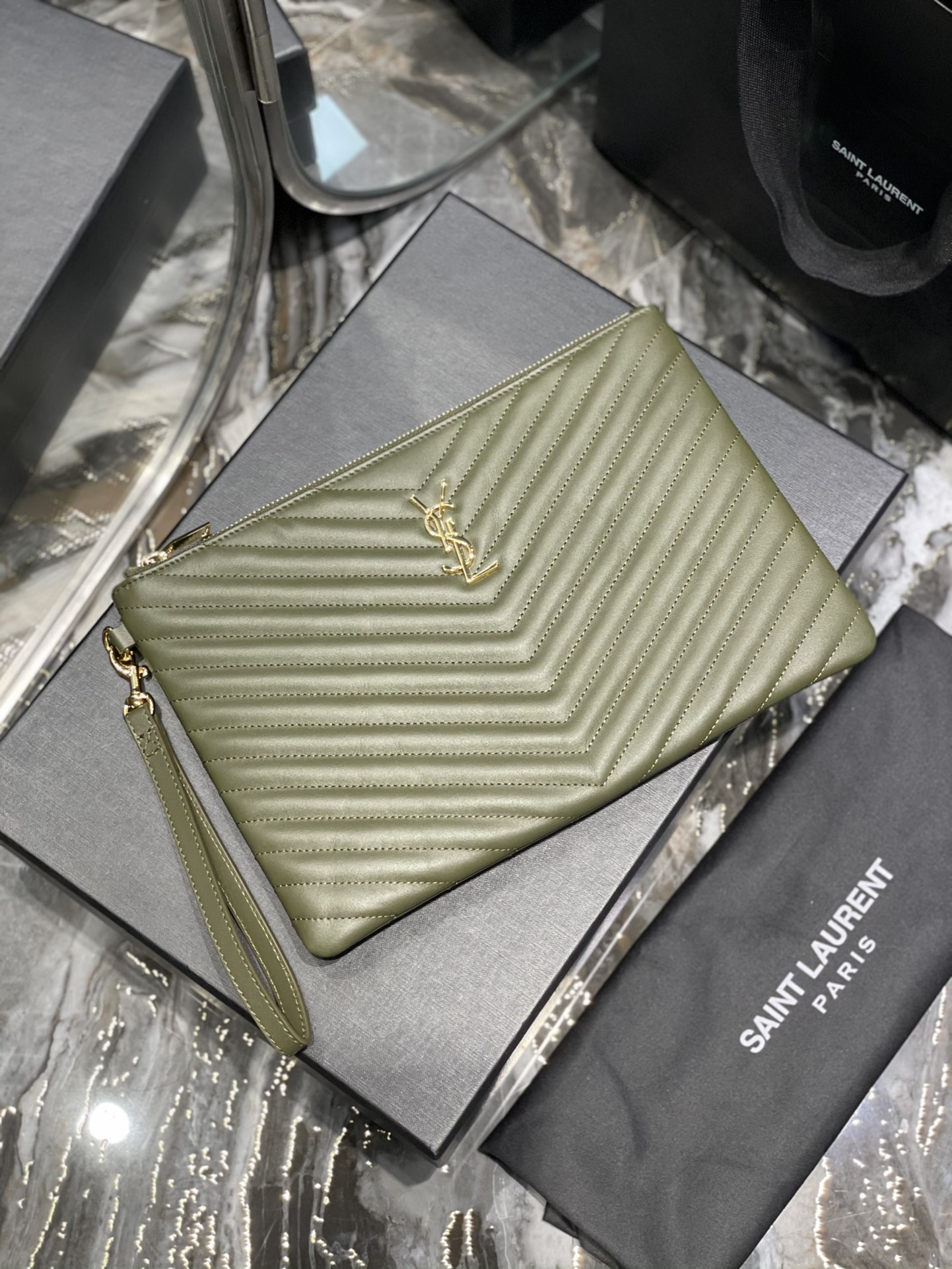 Handbags SAINT LAURENT 413444 size 30  21.5  2 cm - vstockx