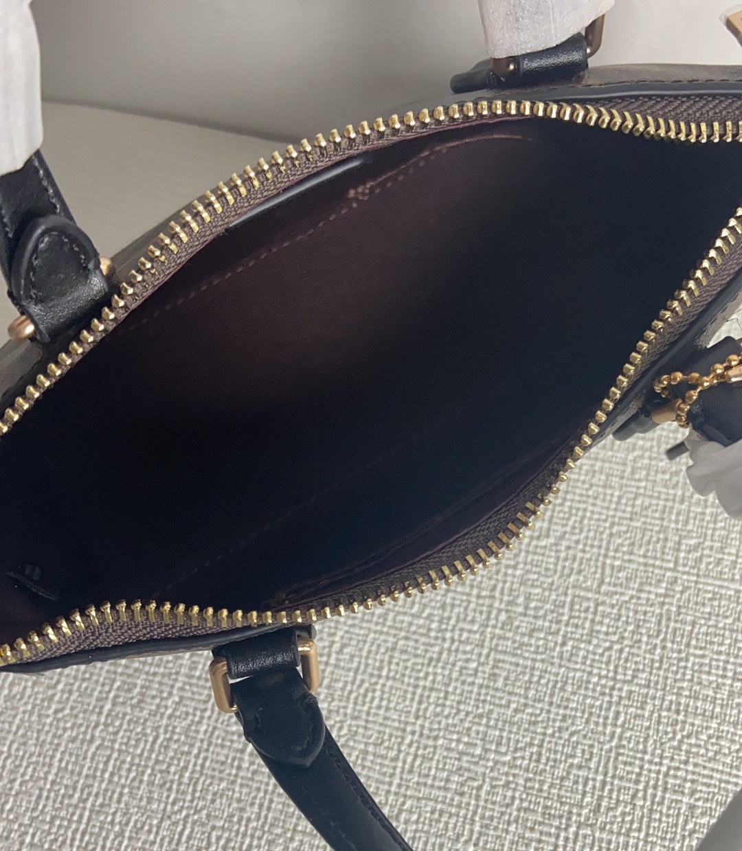 Handbags Coach CH468 size:18*13*3 - vstockx