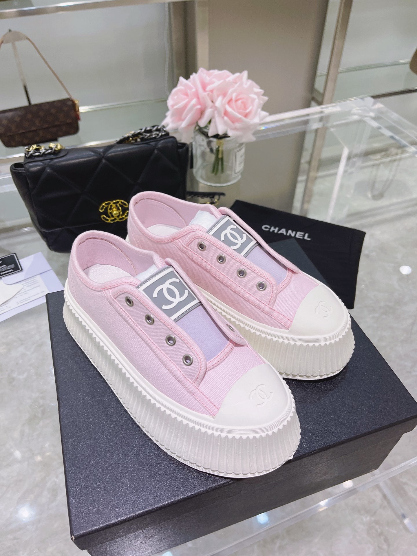 Chanel Platform Sneaker 18 - vstockx