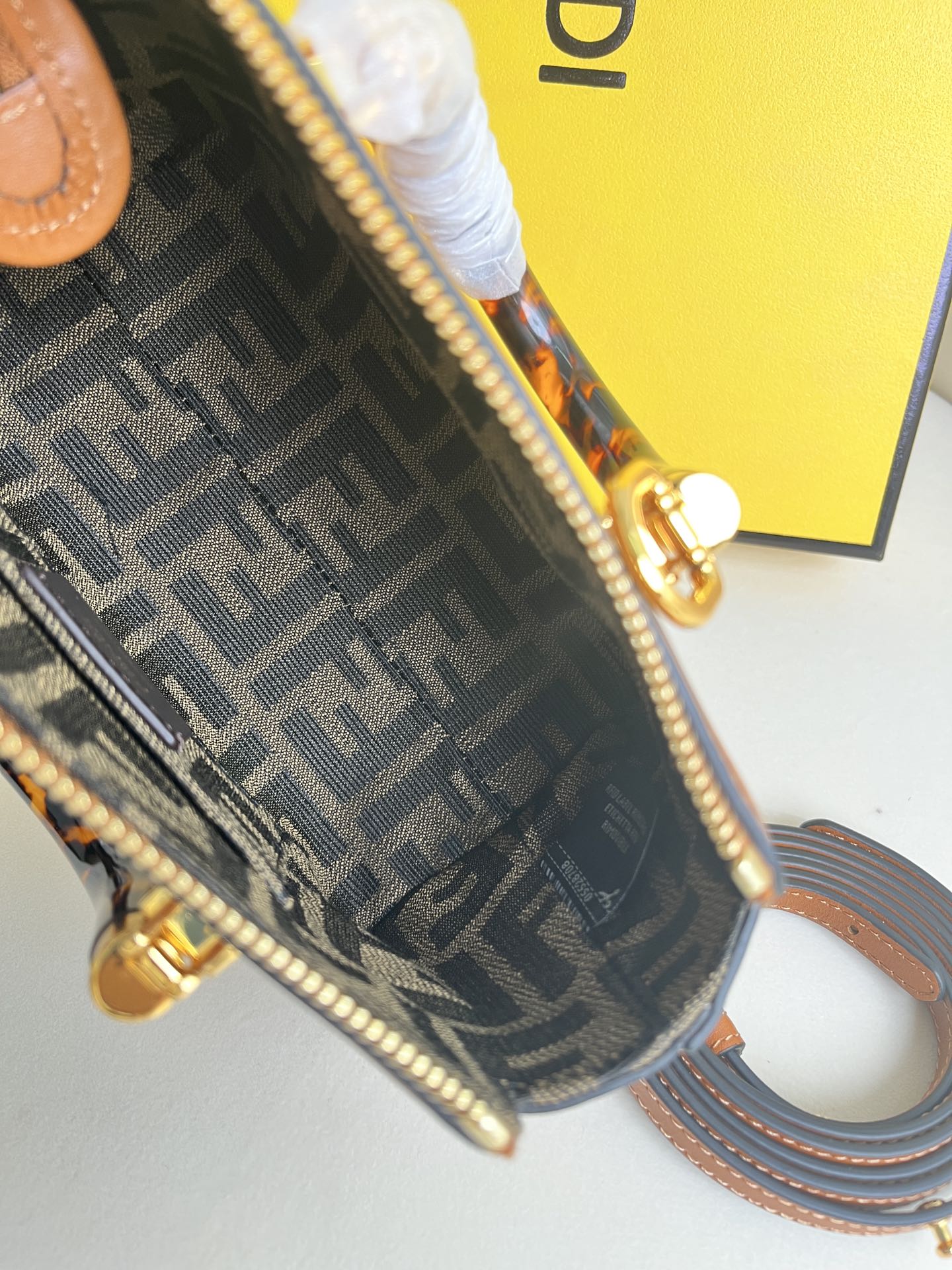 handbags FENDI 8BS067 size:20.5*12*9cm - vstockx