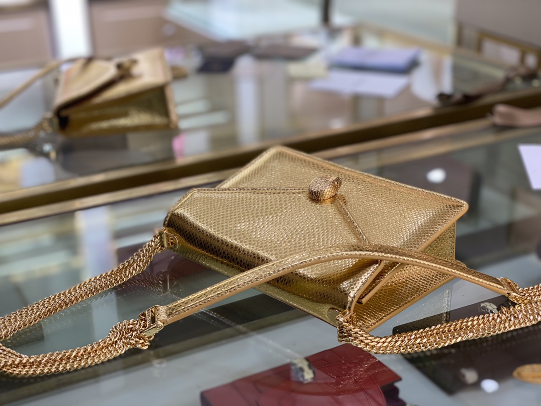 Handbags Bvlgari SERPENTI MULTICHAIN size:19*13.5*6 cm - vstockx