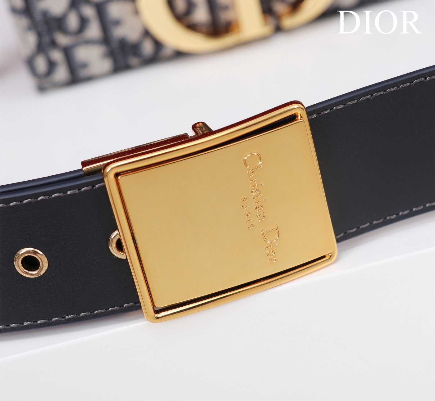 Handbag Dior size 18  12  5 cm - vstockx