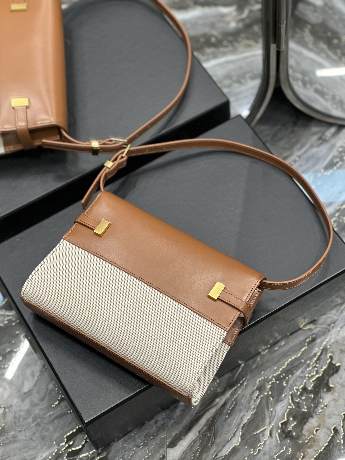 Handbags SAINT LAURENT 675626 size 24x17.5x6 cm - vstockx