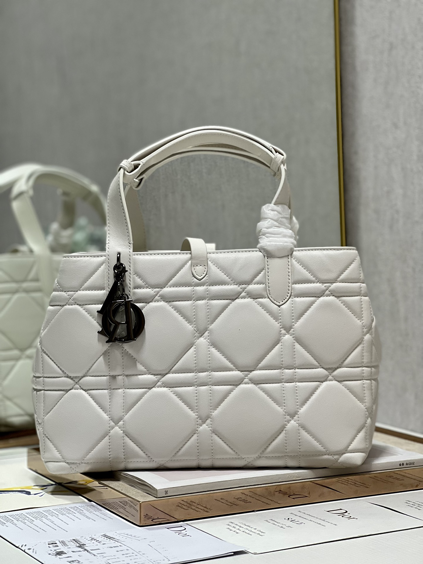 Handbag Dior 1188 size 30  36  15 cm - vstockx