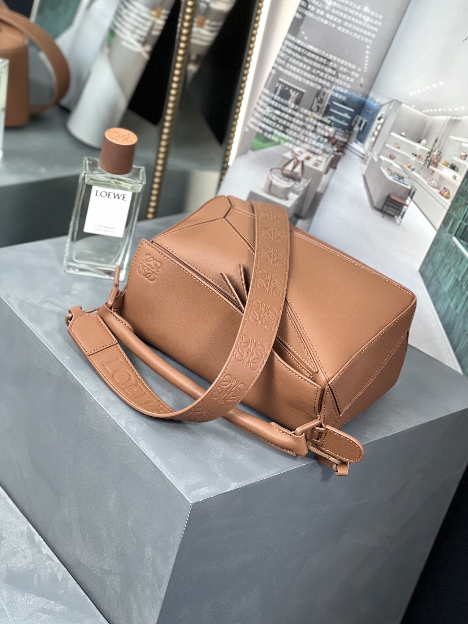 Handbags LOEWE  size:24-16.5-10.5 cm - vstockx