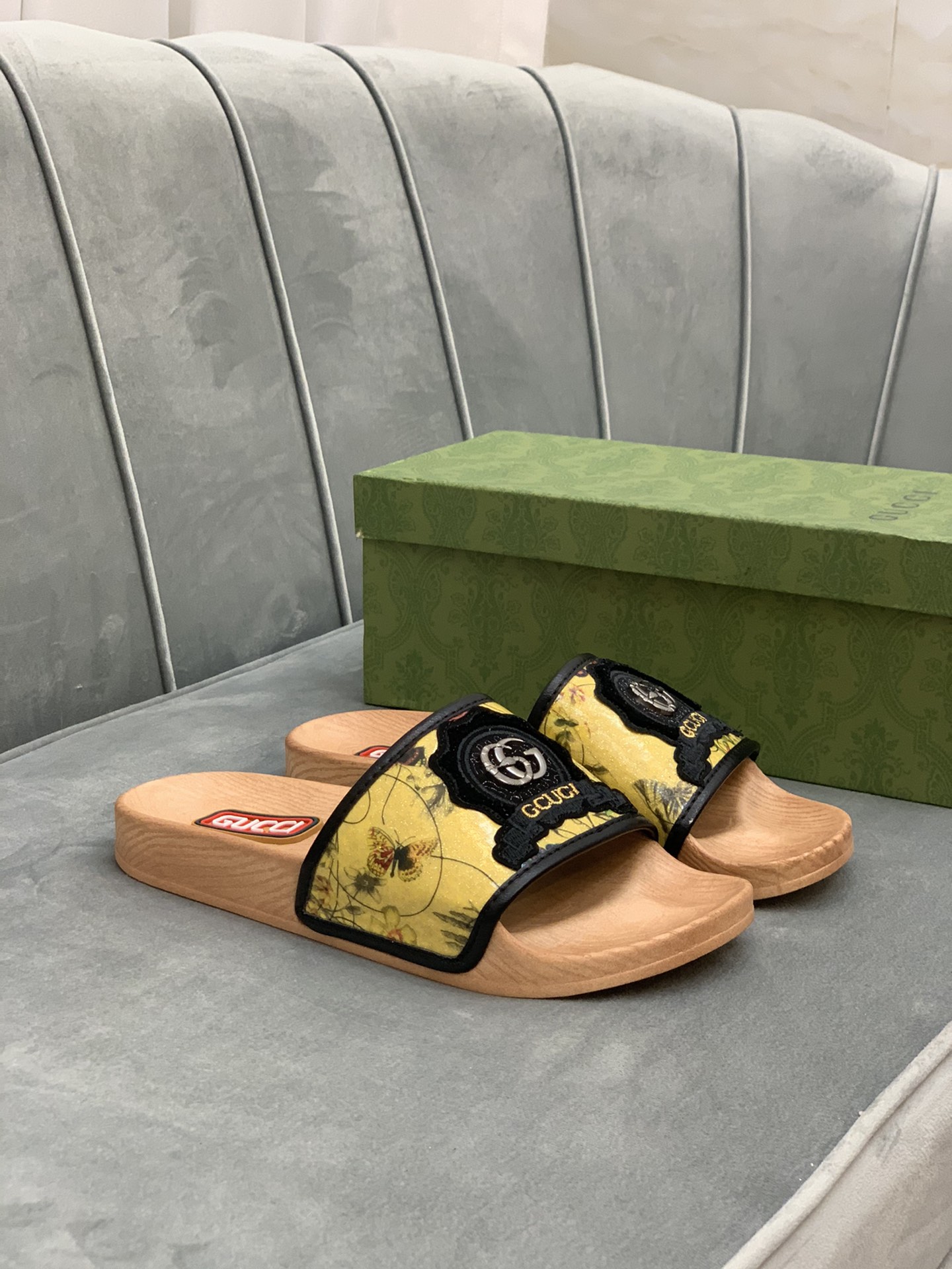 Gucci Slippers 54 - vstockx