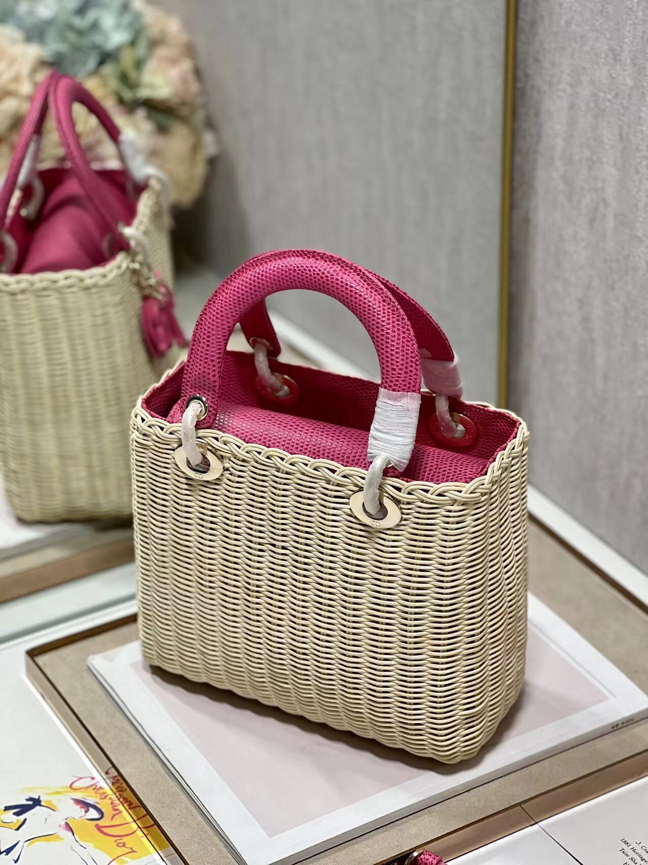 Handbag Dior 9989 size 24  20  11 cm - vstockx