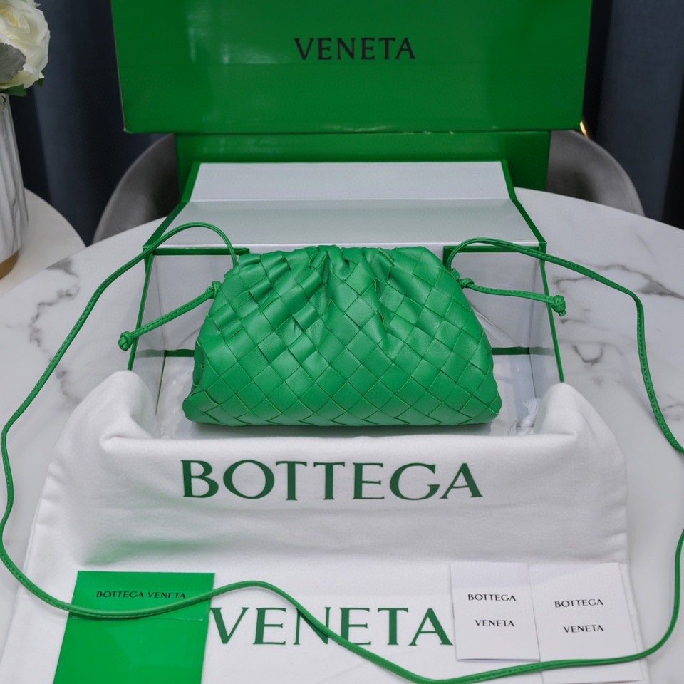 handbags Bottega Veneta The pouch size:23*13*8 - vstockx