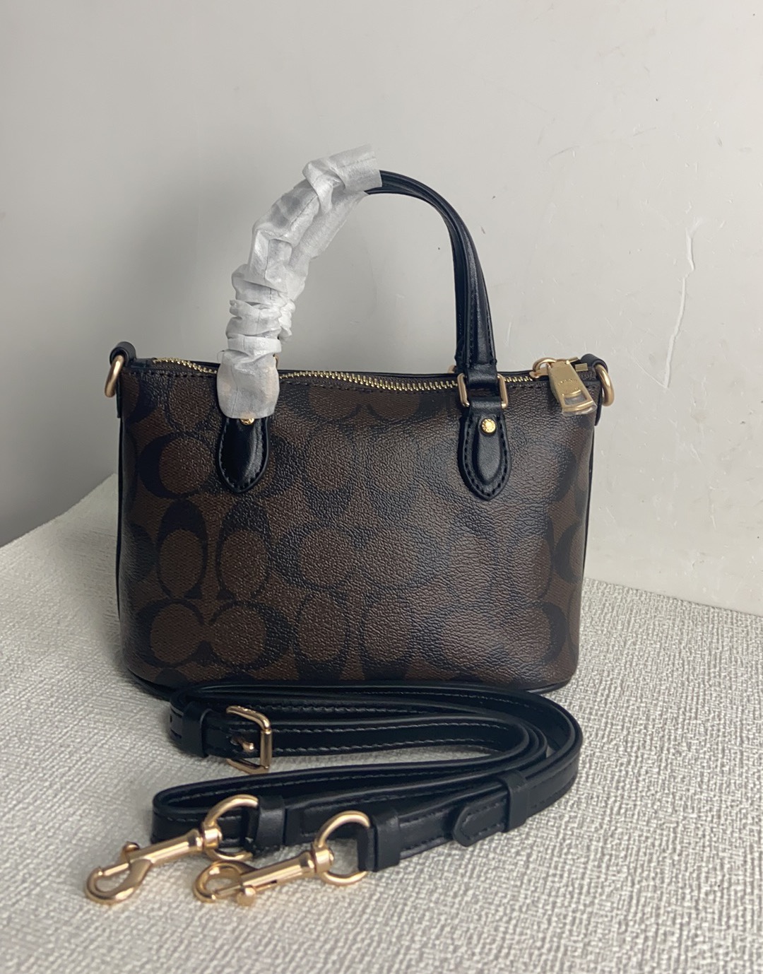 Handbags Coach CH468 size:18*13*3 - vstockx