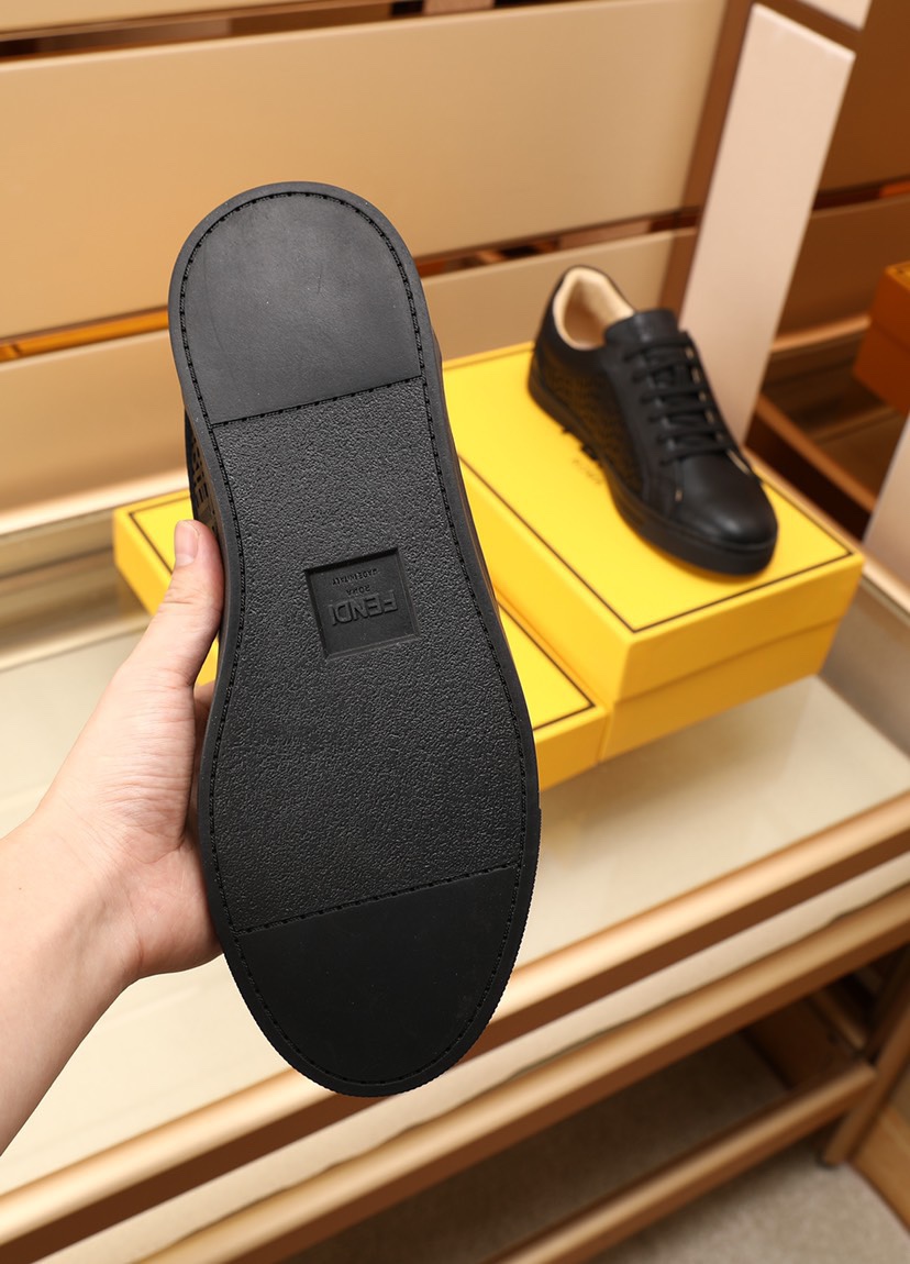 Fendi Low Top Sneakers 11 - vstockx