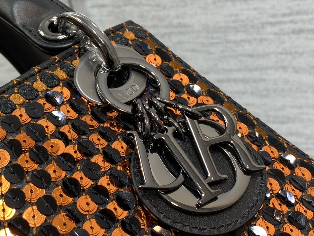 Handbag Dior size 17 cm - vstockx