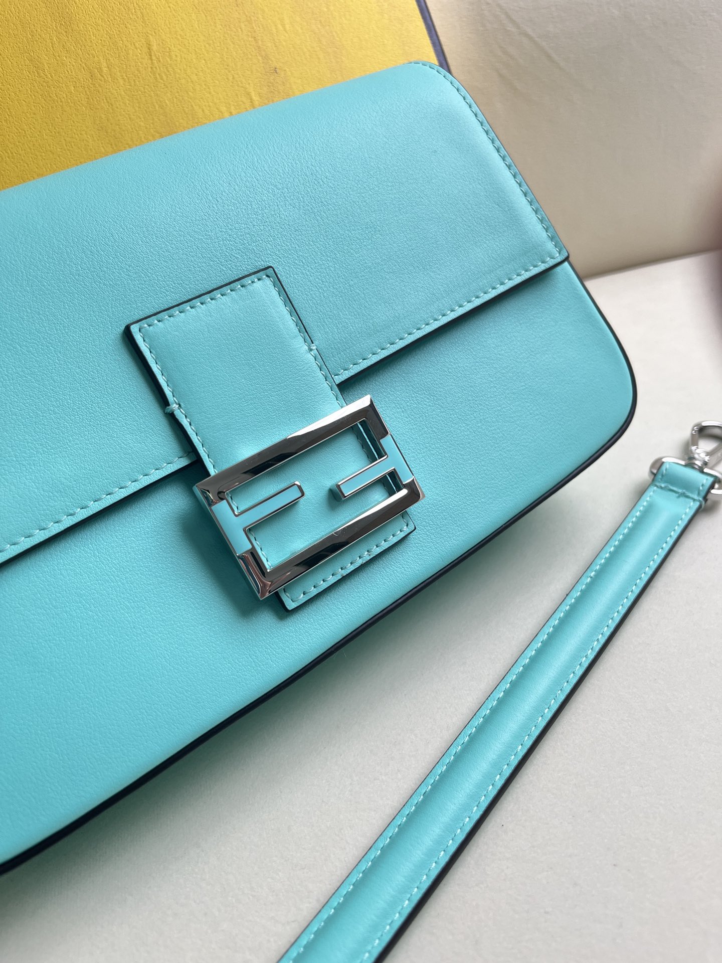handbags FENDI 5012 size:26*5*15cm - vstockx