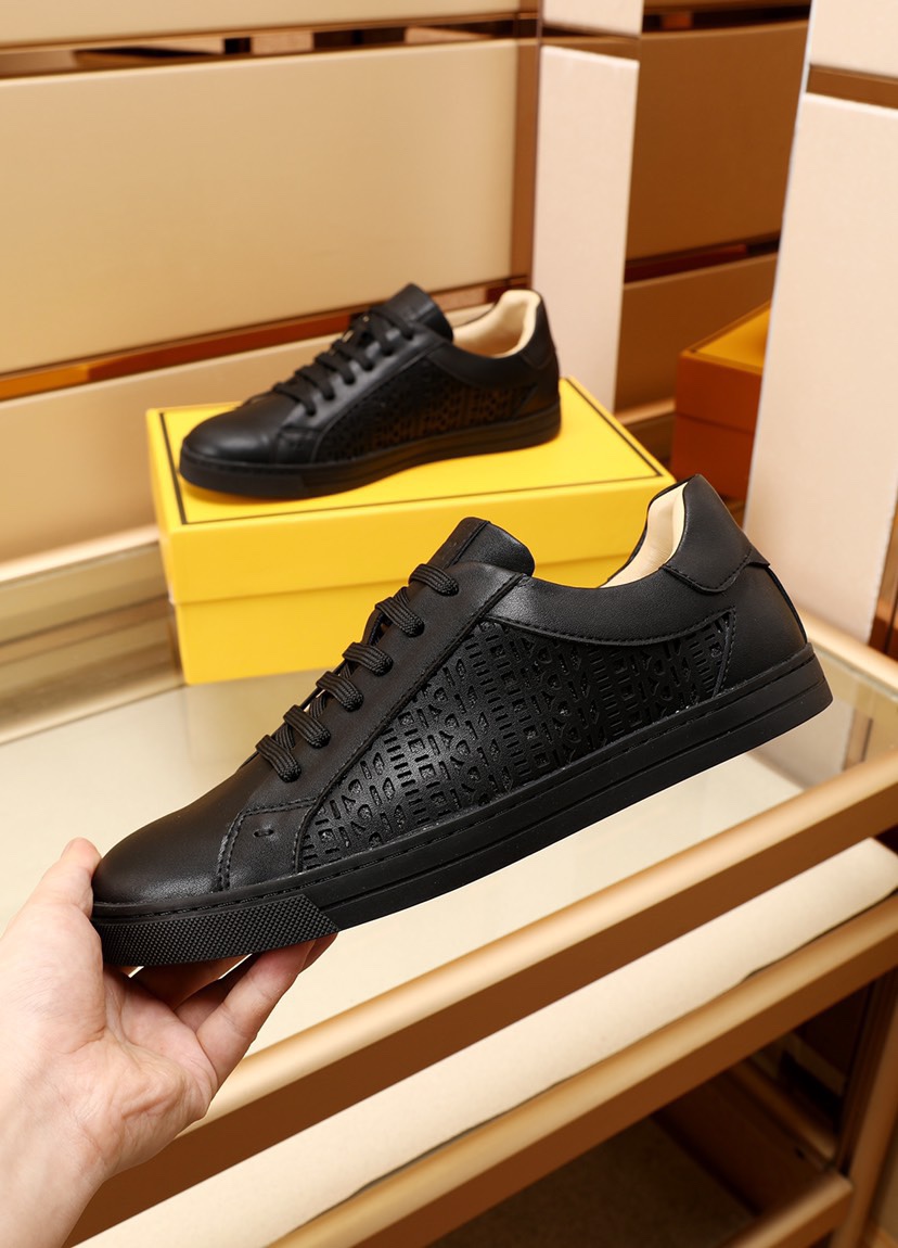 Fendi Low Top Sneakers 11 - vstockx